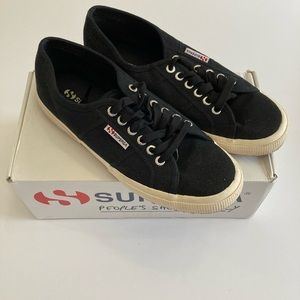 Superga Cotu sneakers in black.